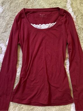 No Boundaries Women's Long Sleeve Scoop Top with Lace Trim - Wine